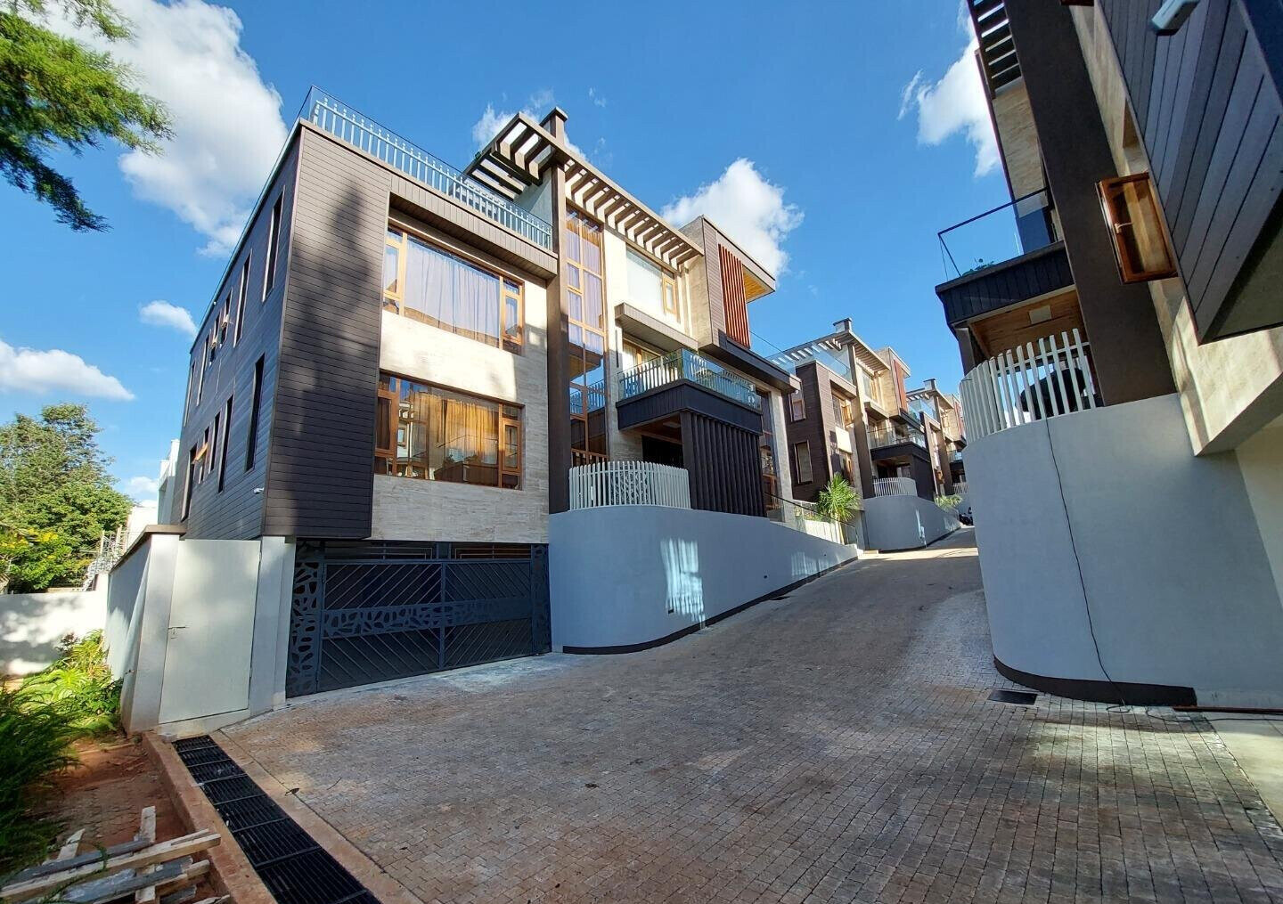 6-Bed Villa with Elevator & Panic Room - Lavington