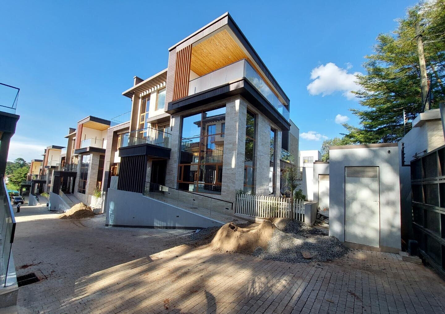 6-Bed Villa with Elevator & Panic Room - Lavington