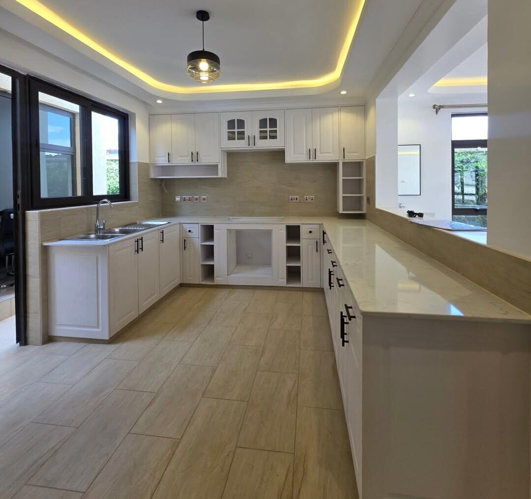4BR All-Ensuite Townhouse with Pool & Gym - Kitengela Phase 1