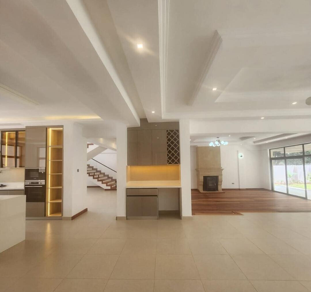 Half-Acre 5-Ensuite Villa with Mahogany Parquet – Karen