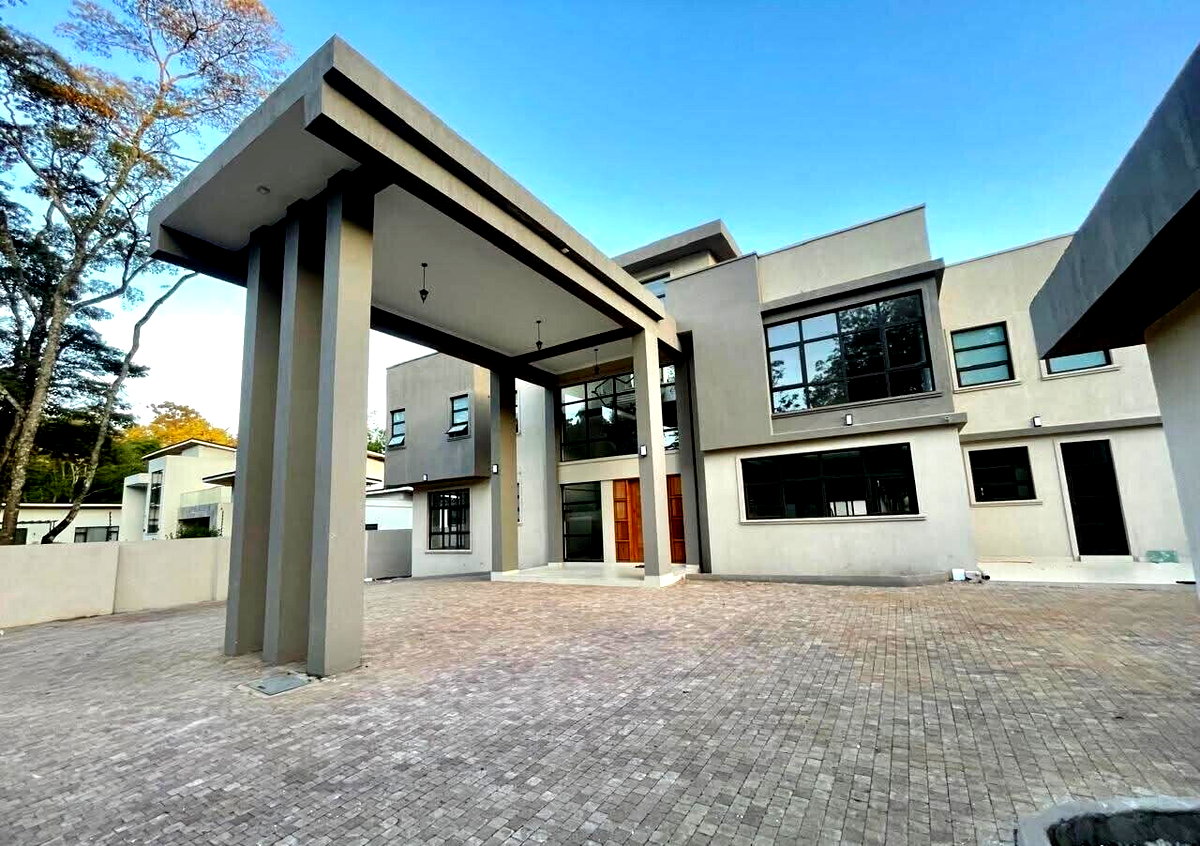 Half-Acre 5-Ensuite Villa with Mahogany Parquet – Karen