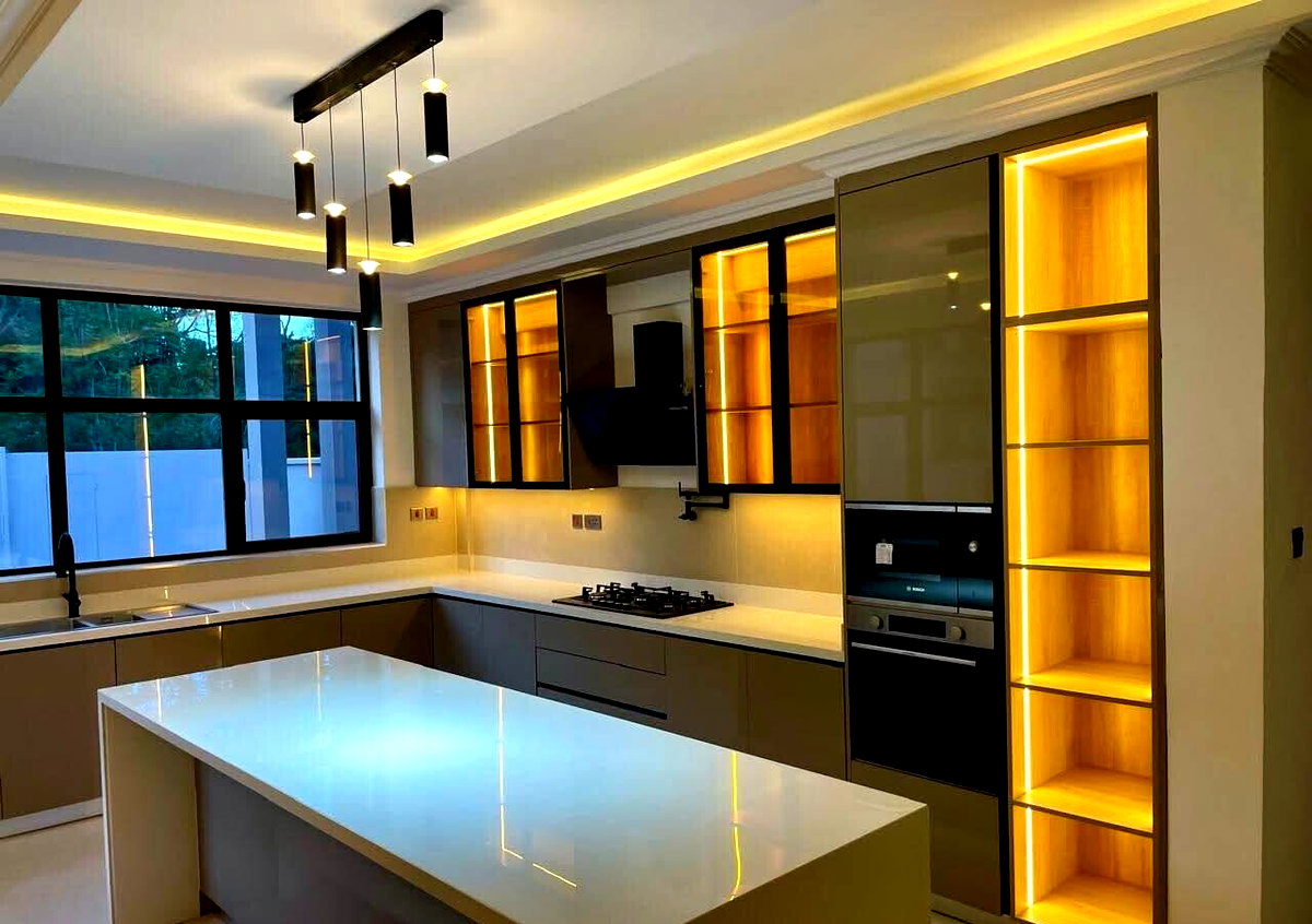 Half-Acre 5-Ensuite Villa with Mahogany Parquet – Karen