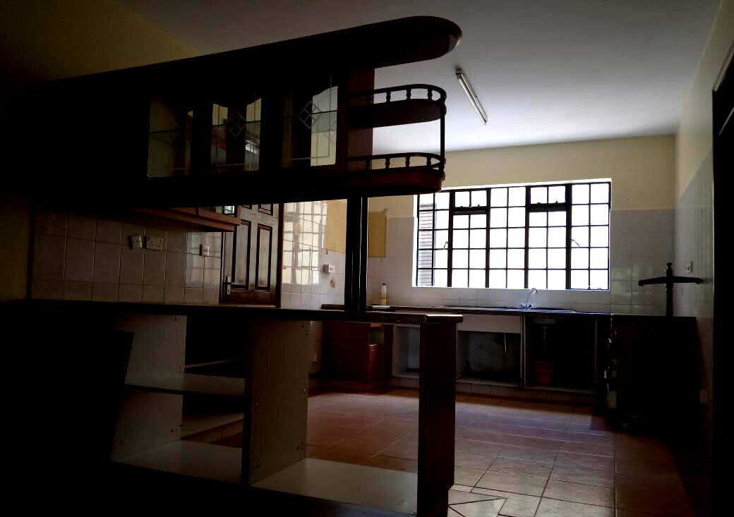 4-Ensuite Townhouse with Fireplace & Private Garden - Spring Valley