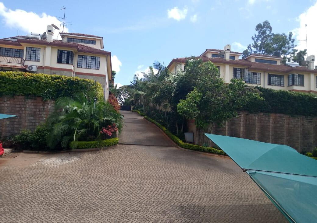4-Ensuite Townhouse with Fireplace & Private Garden - Spring Valley