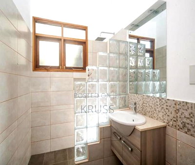 4bdrm Townhouse/Terrace in Nyali for sale - Image 8