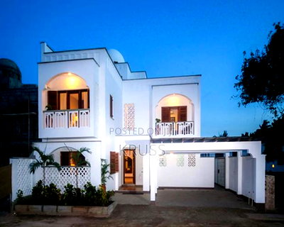 4bdrm Townhouse/Terrace in Nyali for sale - Image 1