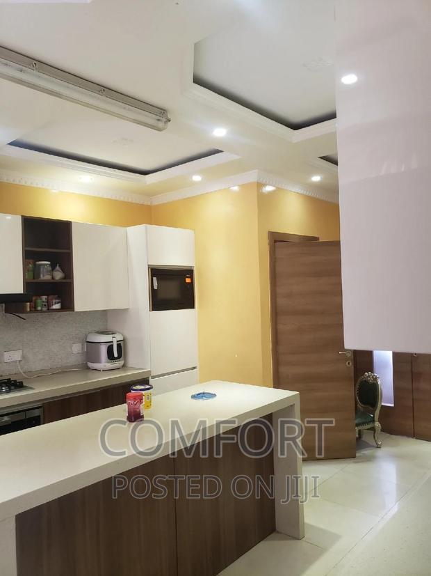 5bdrm Townhouse/Terrace in Lavington Green for sale