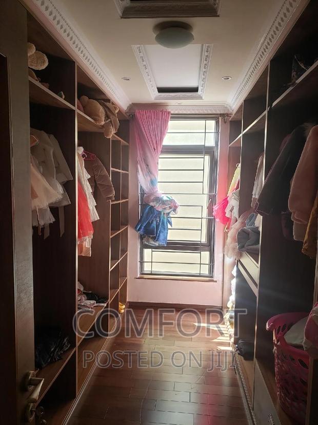 5bdrm Townhouse/Terrace in Lavington Green for sale