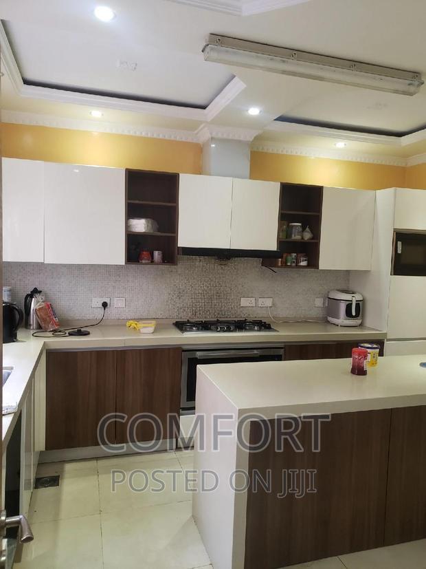 5bdrm Townhouse/Terrace in Lavington Green for sale