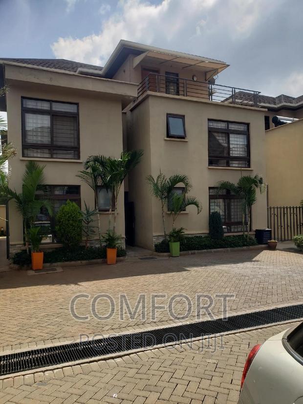 5bdrm Townhouse/Terrace in Lavington Green for sale