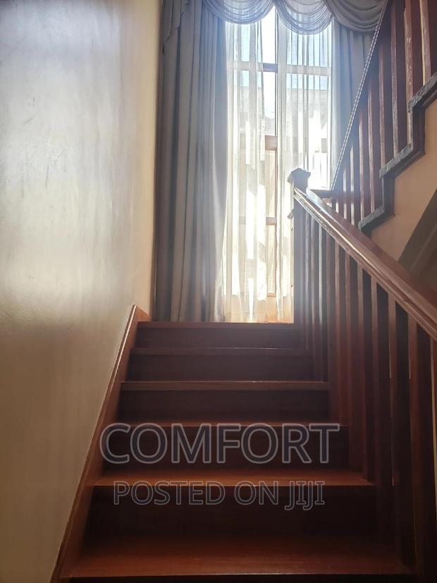 5bdrm Townhouse/Terrace in Lavington Green for sale