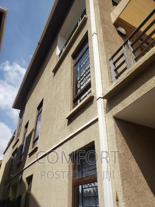 5bdrm Townhouse/Terrace in Lavington Green for sale