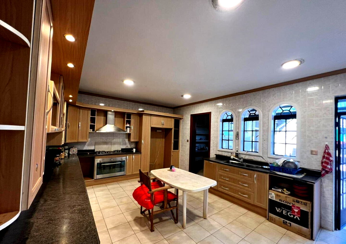 4-Ensuite Townhouse with DSQ & Private Garden - Westlands