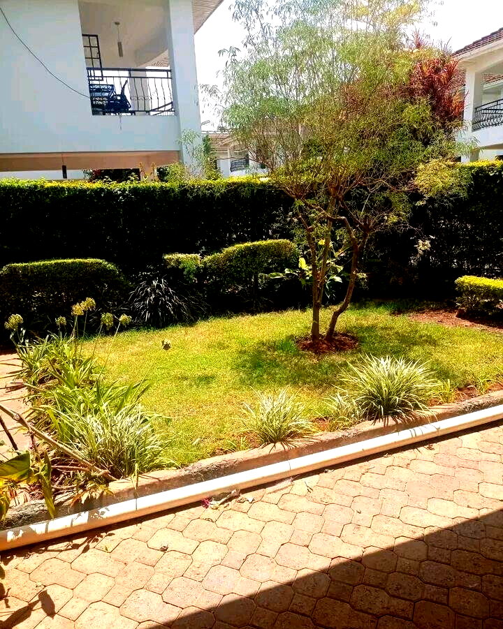 4-Ensuite Townhouse with Pool & Solar on Grevillea Grove - Westlands