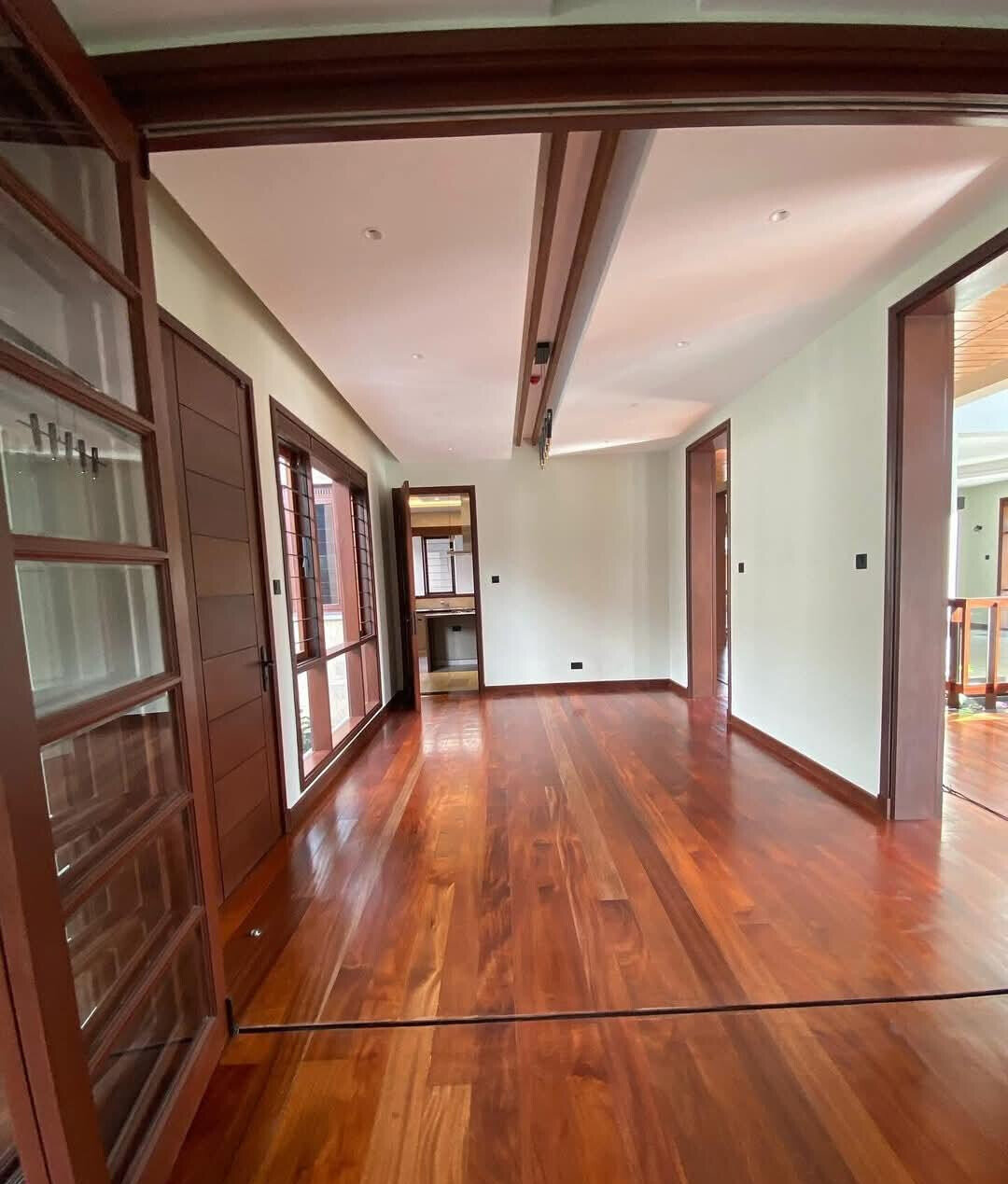 4BR Ambassadorial Home with Guest Wing & Pool - Runda