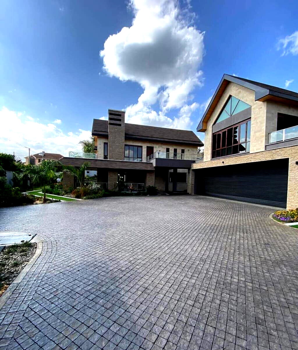 4BR Ambassadorial Home with Guest Wing & Pool - Runda