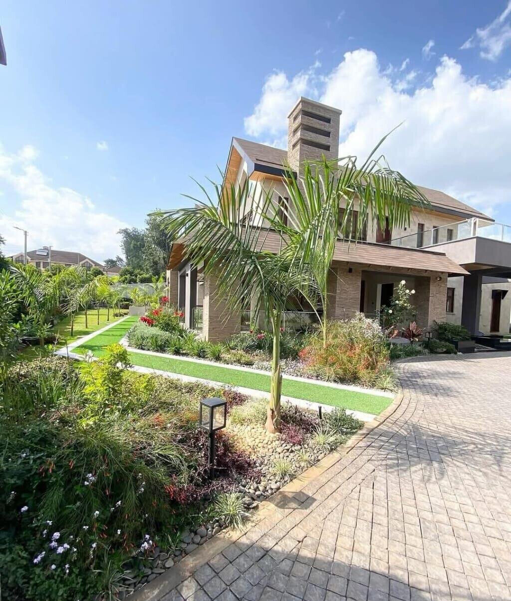 4BR Ambassadorial Home with Guest Wing & Pool - Runda