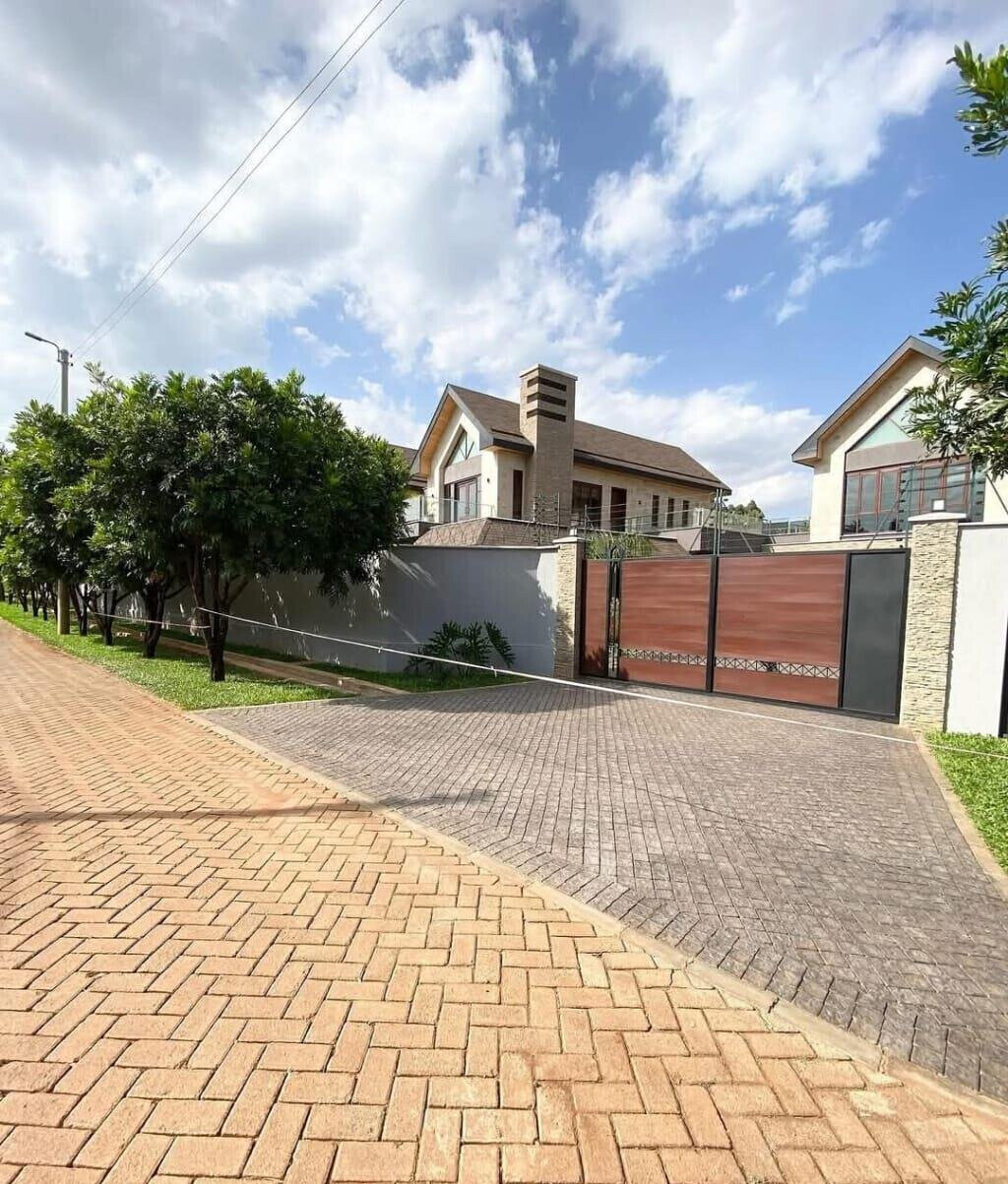 4BR Ambassadorial Home with Guest Wing & Pool - Runda
