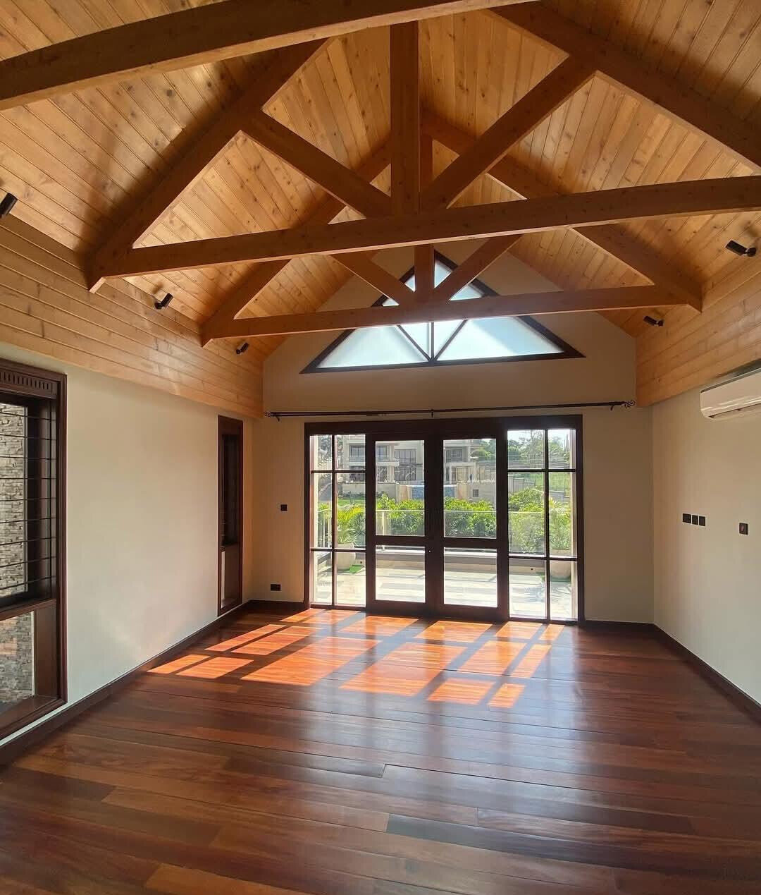 4BR Ambassadorial Home with Guest Wing & Pool - Runda