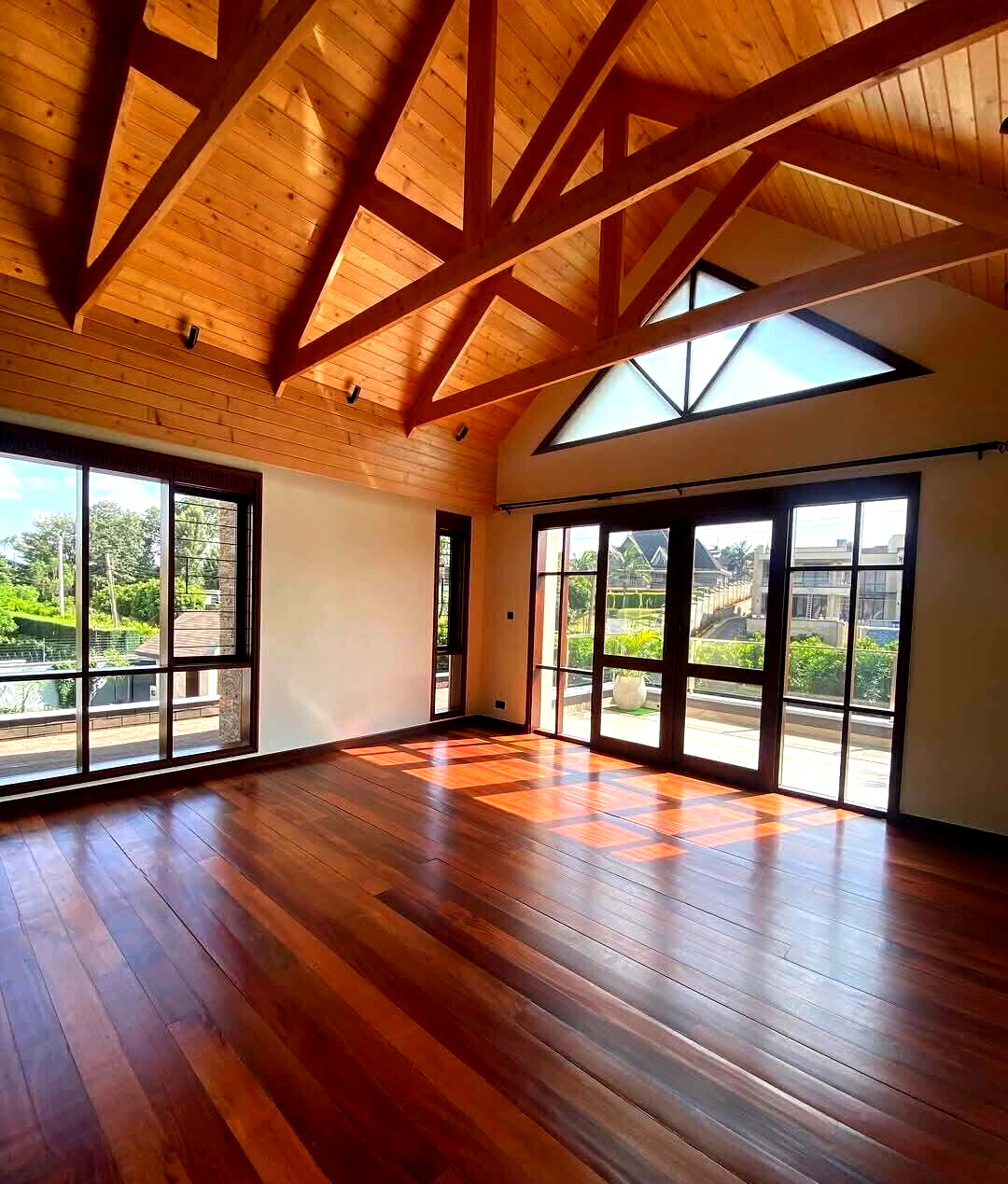 4BR Ambassadorial Home with Guest Wing & Pool - Runda