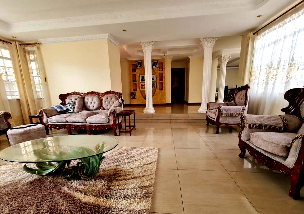 4-Ensuite Townhouse with Fireplace & Servants Quarter - Brookside