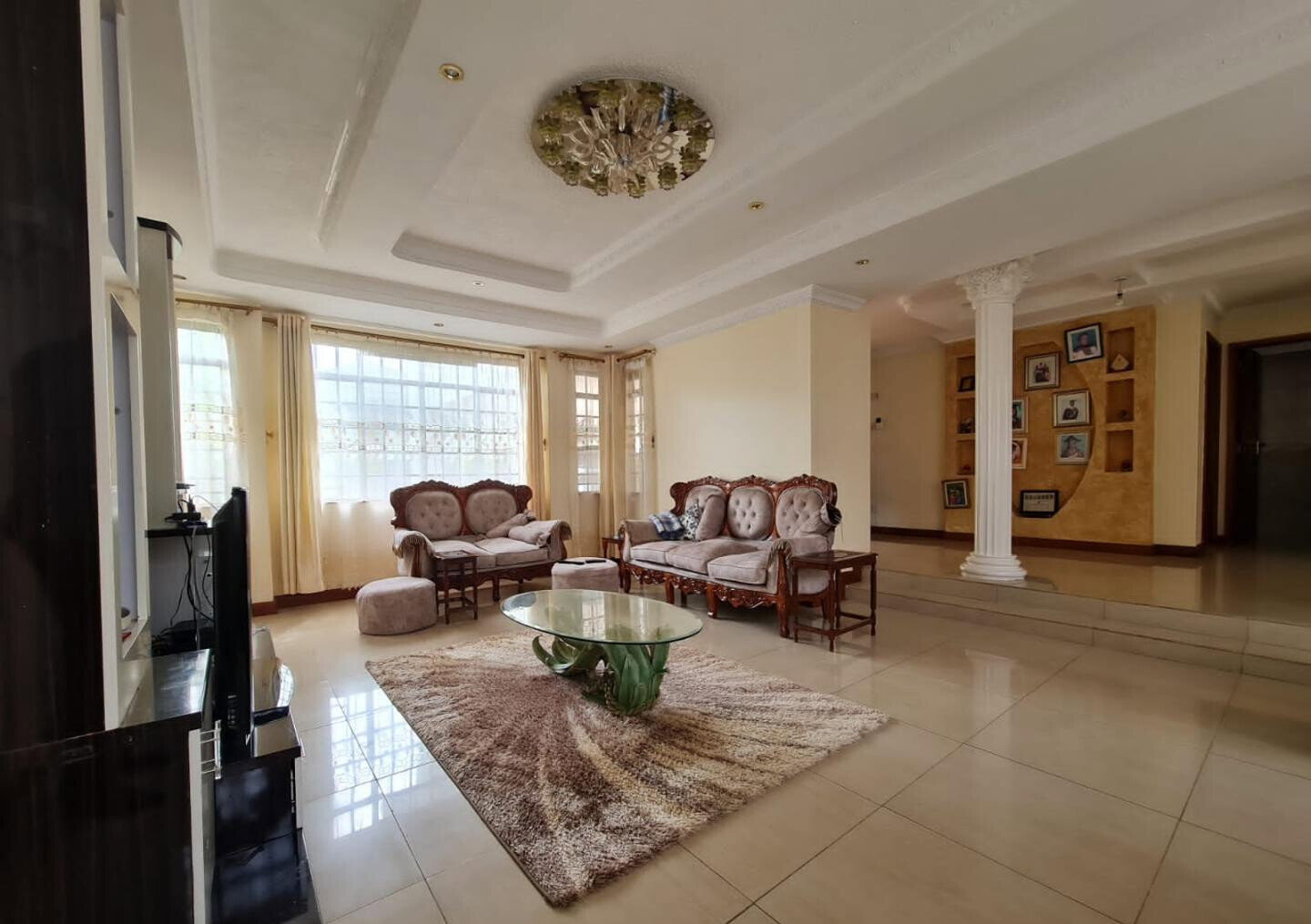 4-Ensuite Townhouse with Fireplace & Servants Quarter - Brookside