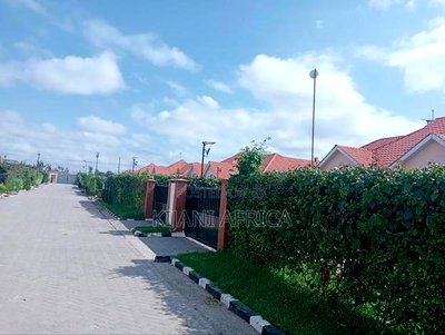 3bdrm Bungalow in Joska for rent - Image 6