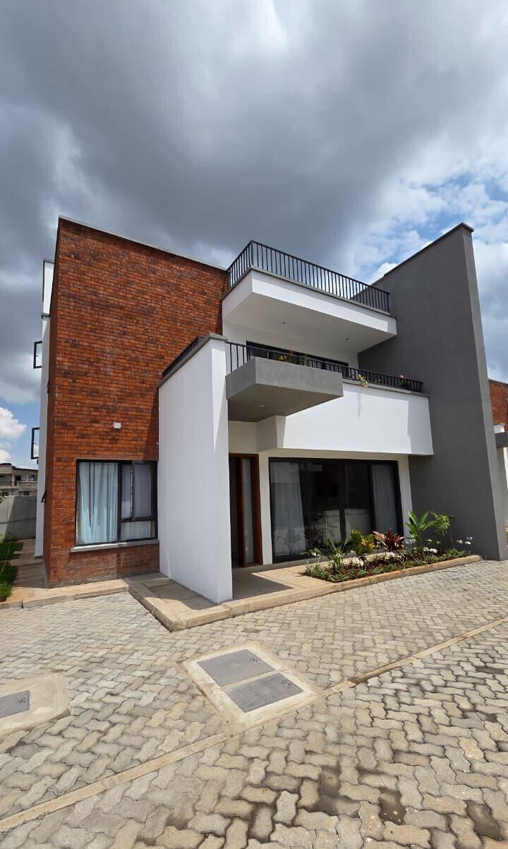 Garden Townhouse with Parking