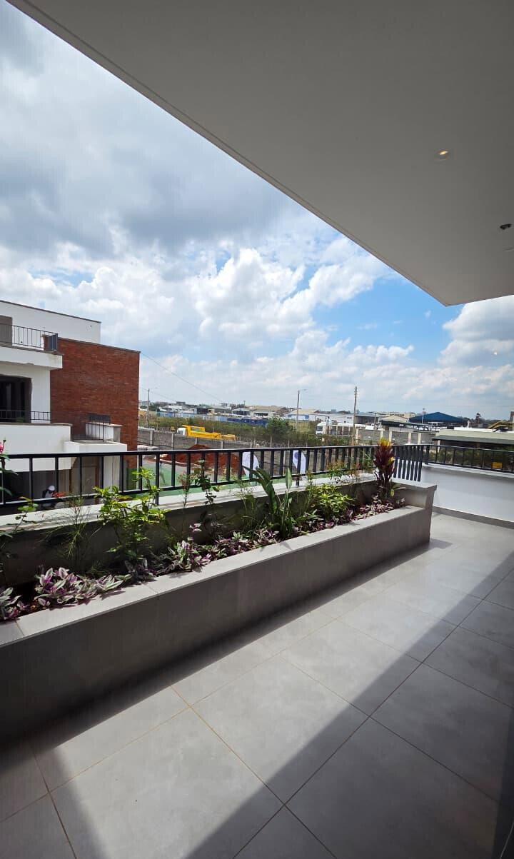 Garden Townhouse with Parking