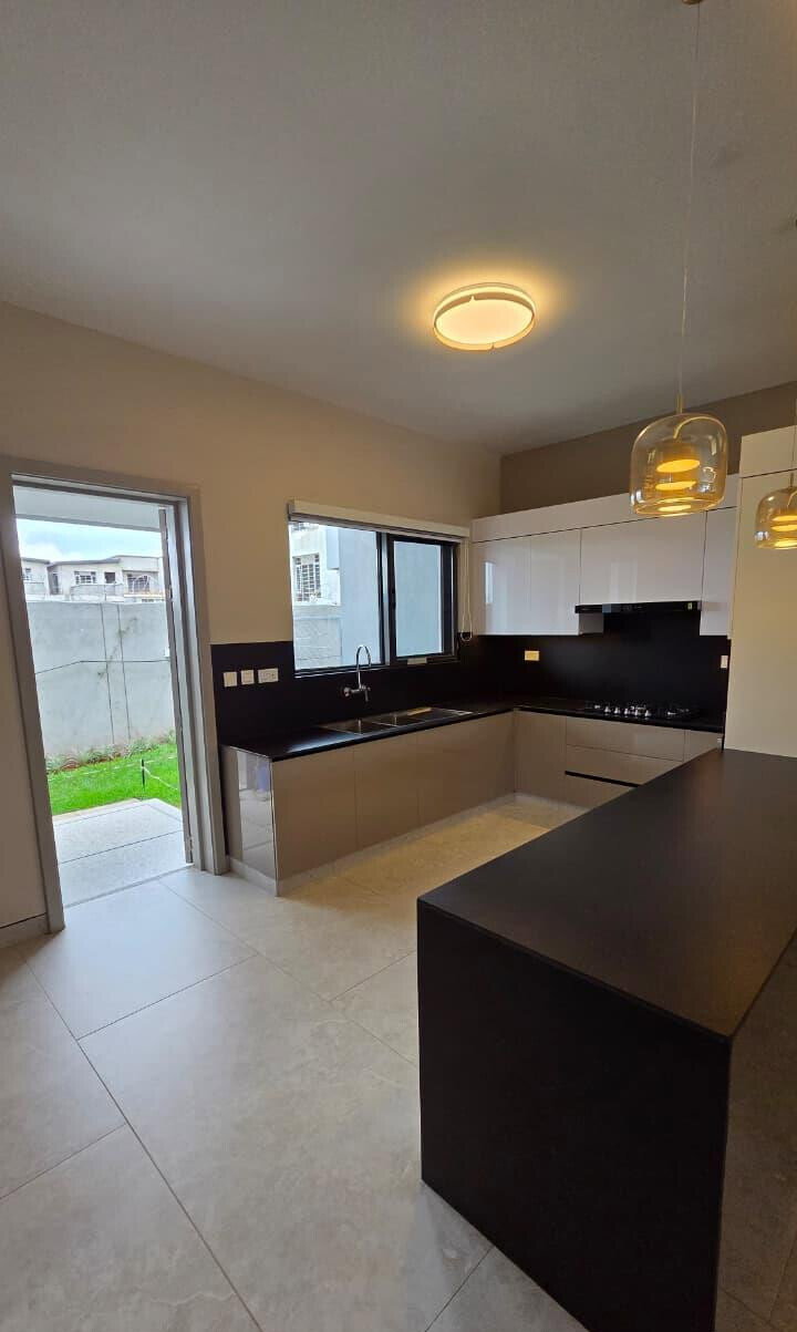 Garden Townhouse with Parking