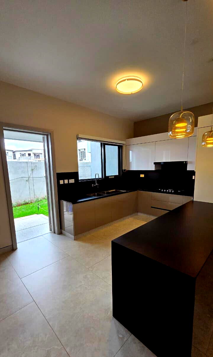 Garden Townhouse with Parking