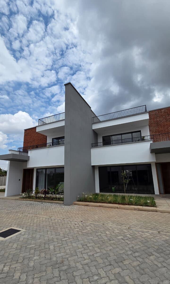 Garden Townhouse with Parking