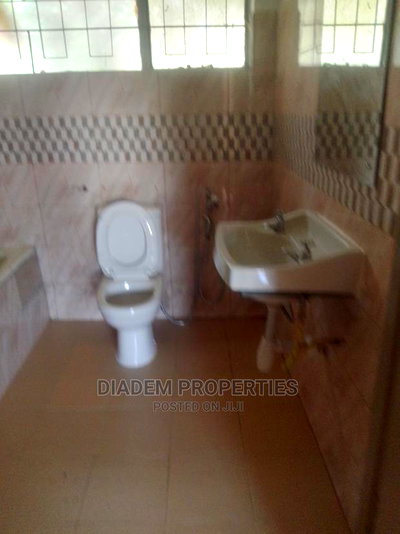 Commercial 5 Bedroom Maissionette to Let - Image 6