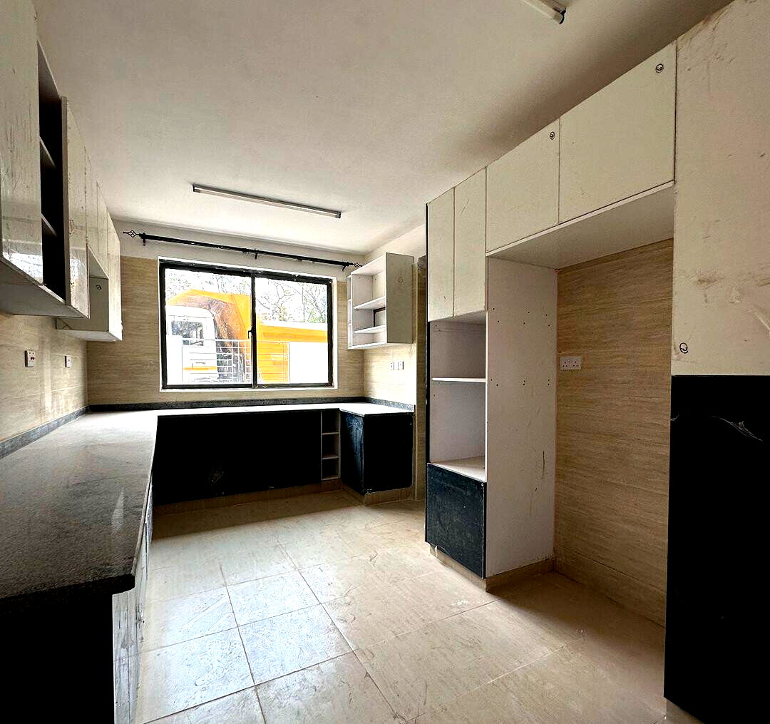 4-Ensuite Townhouse with Study & Mall Access - Lavington