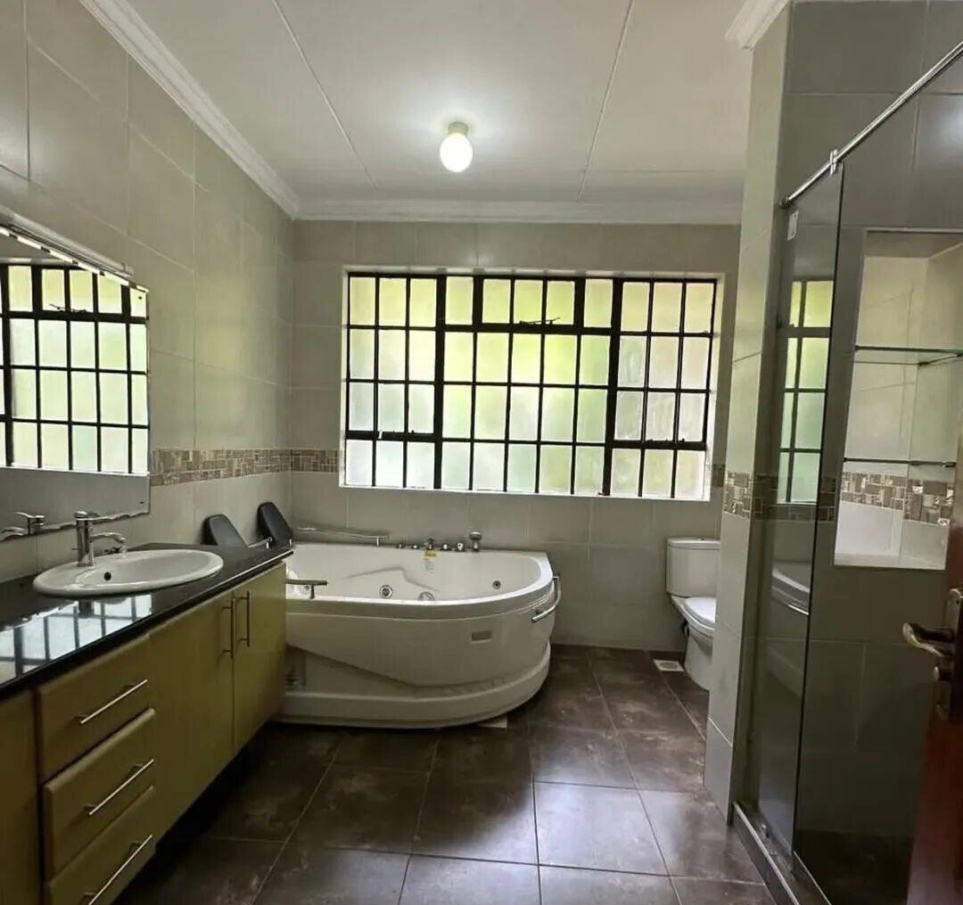 1 Acre 4BR Home with Garden