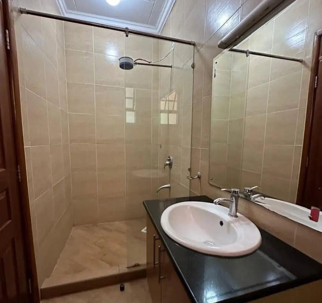 1 Acre 4BR Home with Garden