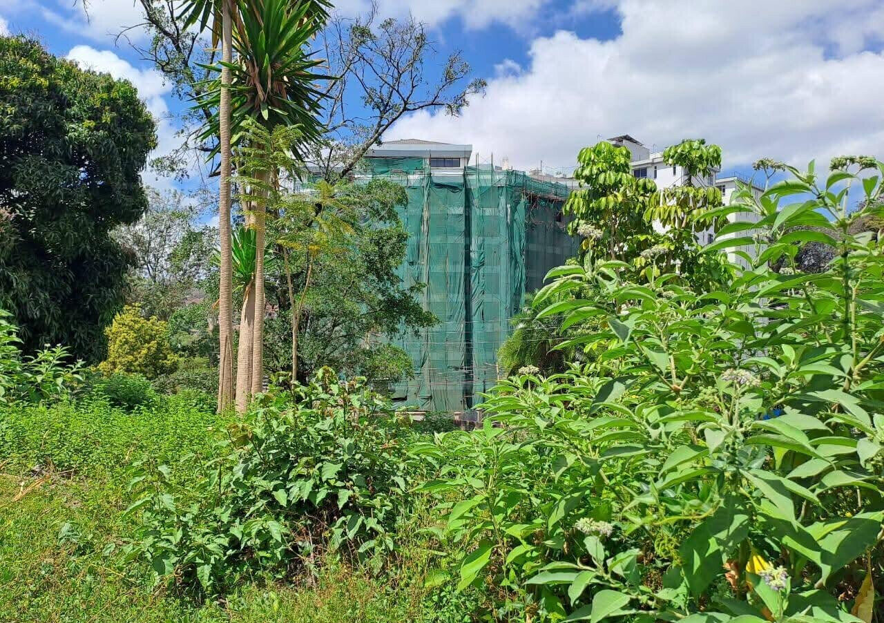 1-Acre Garden Plot with Parking at KSh 420M