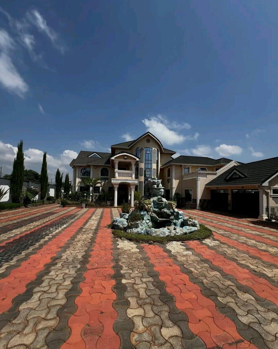 Spacious 6BR Home with Garden