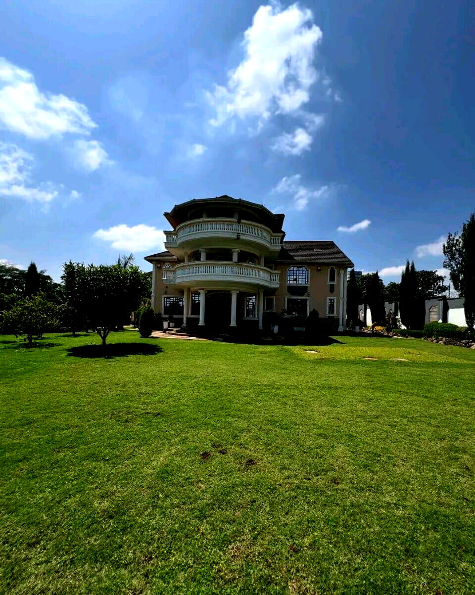 Spacious 6BR Home with Garden