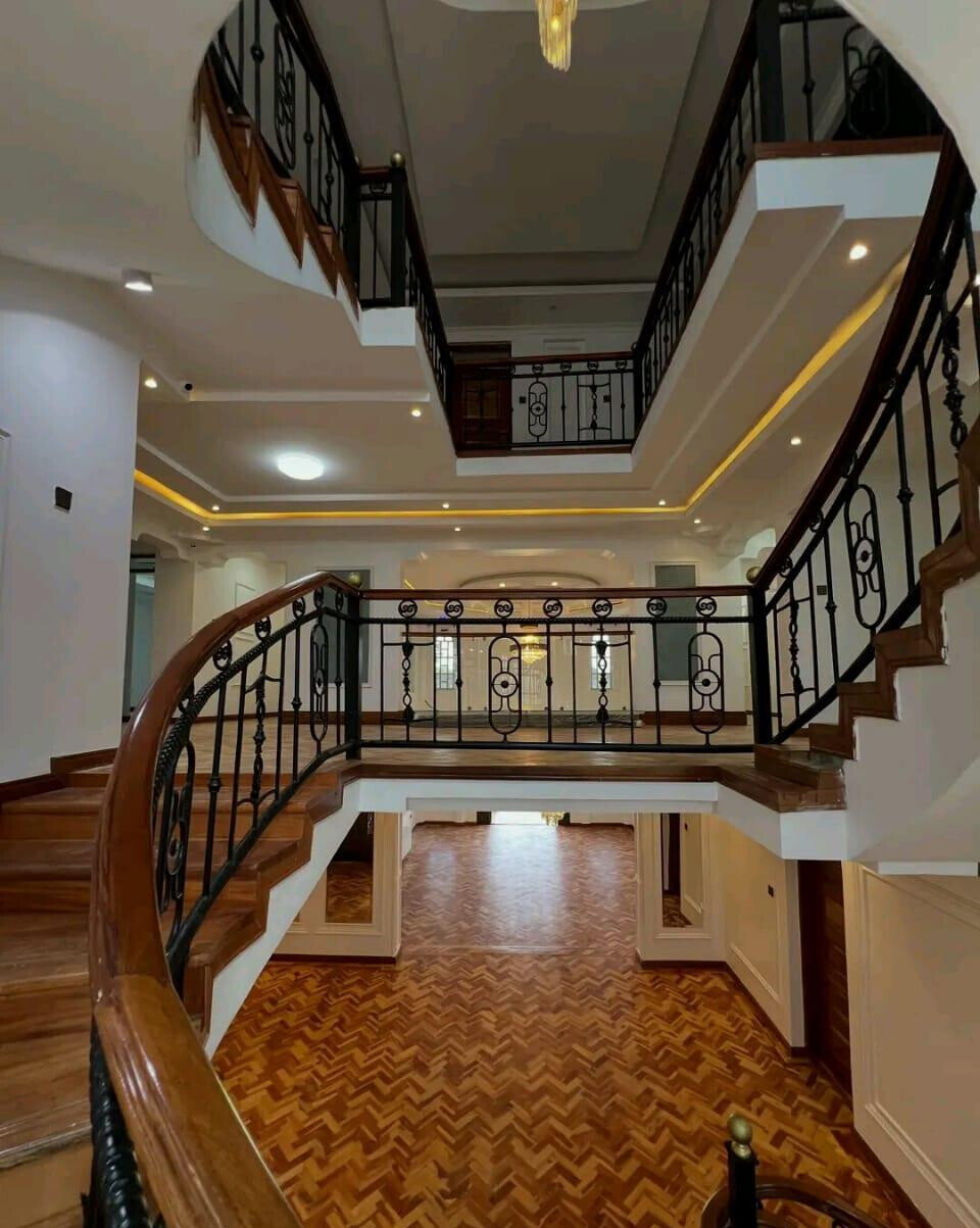 Spacious 6BR Home with Garden