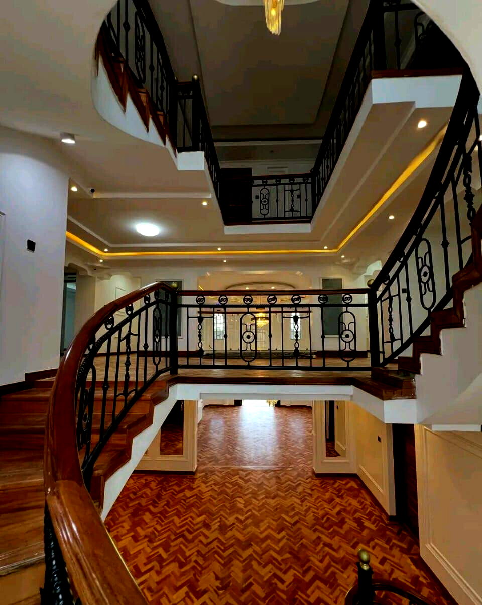 Spacious 6BR Home with Garden