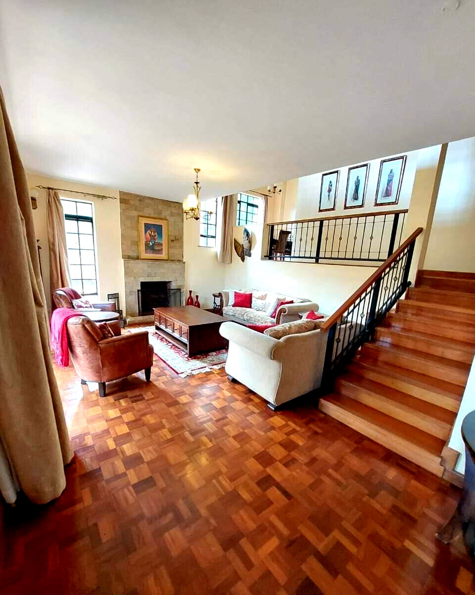 4BR All-Ensuite Townhouse with Fireplace & Private Backyard – Redhill