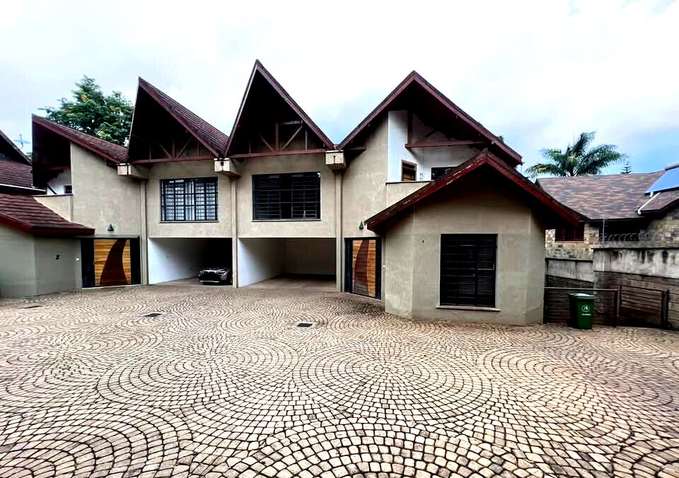 4BR Townhouse with Private Garden & Natural Light - Lavington