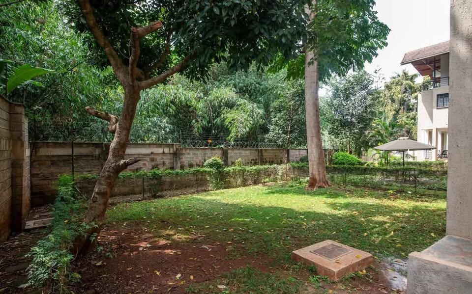 4BR Townhouse with Private Garden & Natural Light - Lavington
