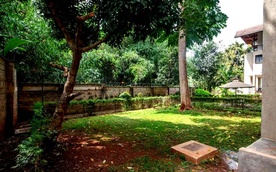 4BR Townhouse with Private Garden & Natural Light - Lavington