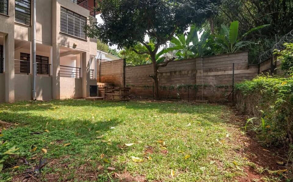 4BR Townhouse with Private Garden & Natural Light - Lavington