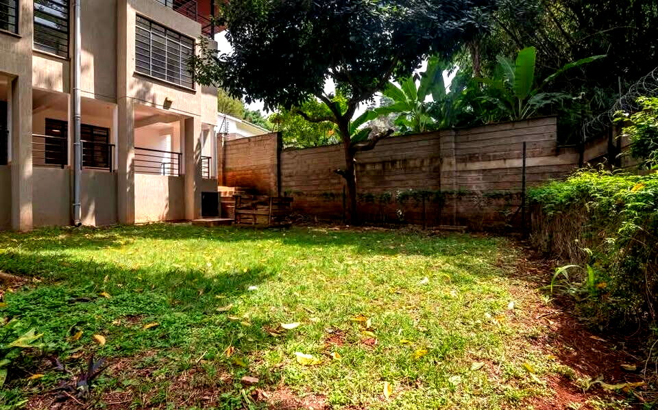 4BR Townhouse with Private Garden & Natural Light - Lavington
