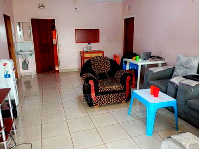 3bdrm Bungalow in St George'S, Wareng for sale - Image 2