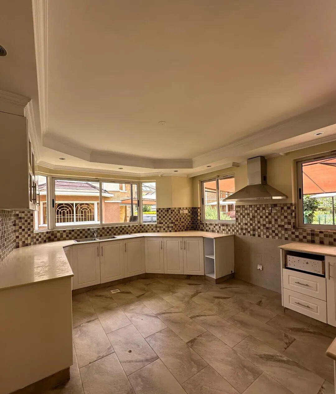 5-Ensuite Townhouse with Gym, Jacuzzi & DSQ - Lavington