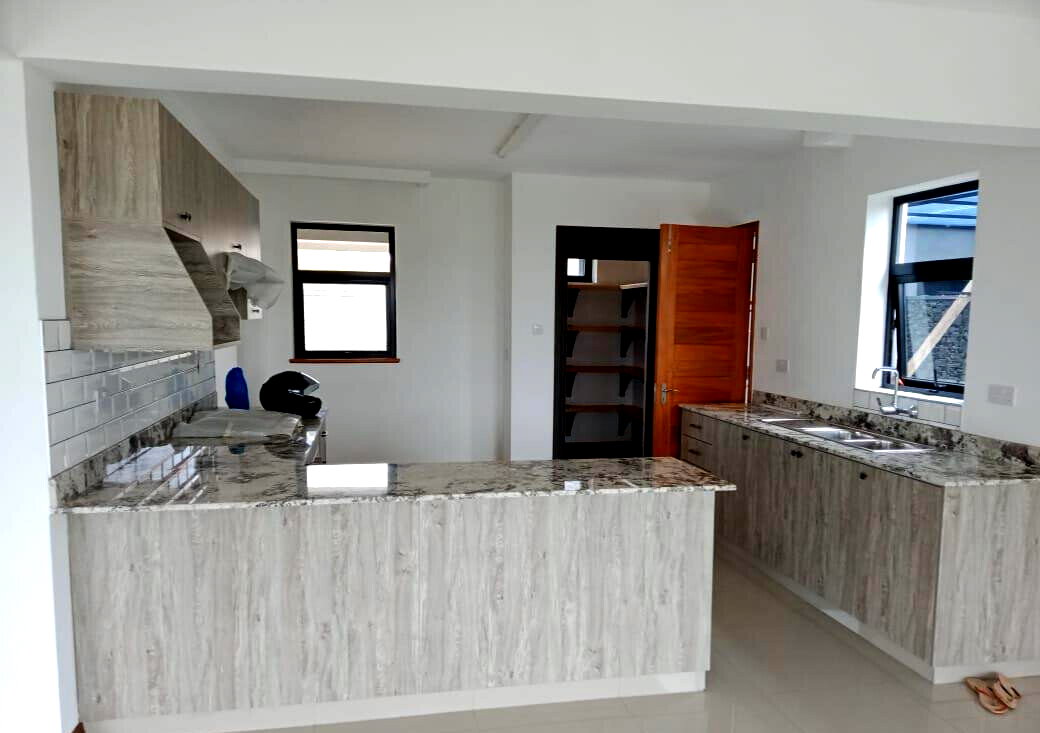 4BR All-Ensuite Townhouse with Rooftop Terrace & DSQ - Kitengela